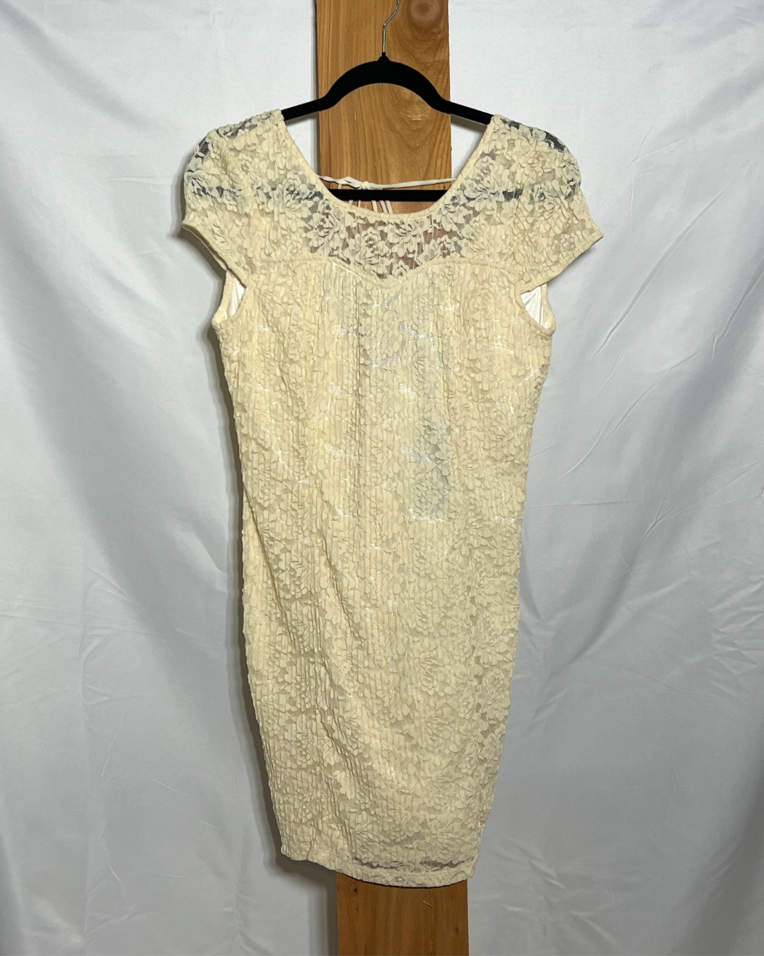 Cream Lace Cap-Sleeve Dress / Medium