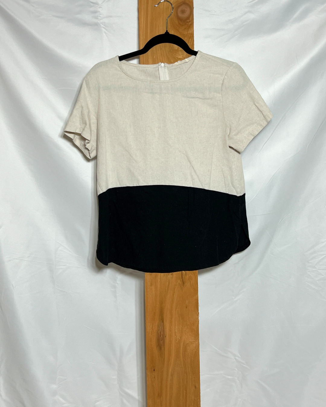 Two-Tone Colorblock Short Sleeve Top / Medium