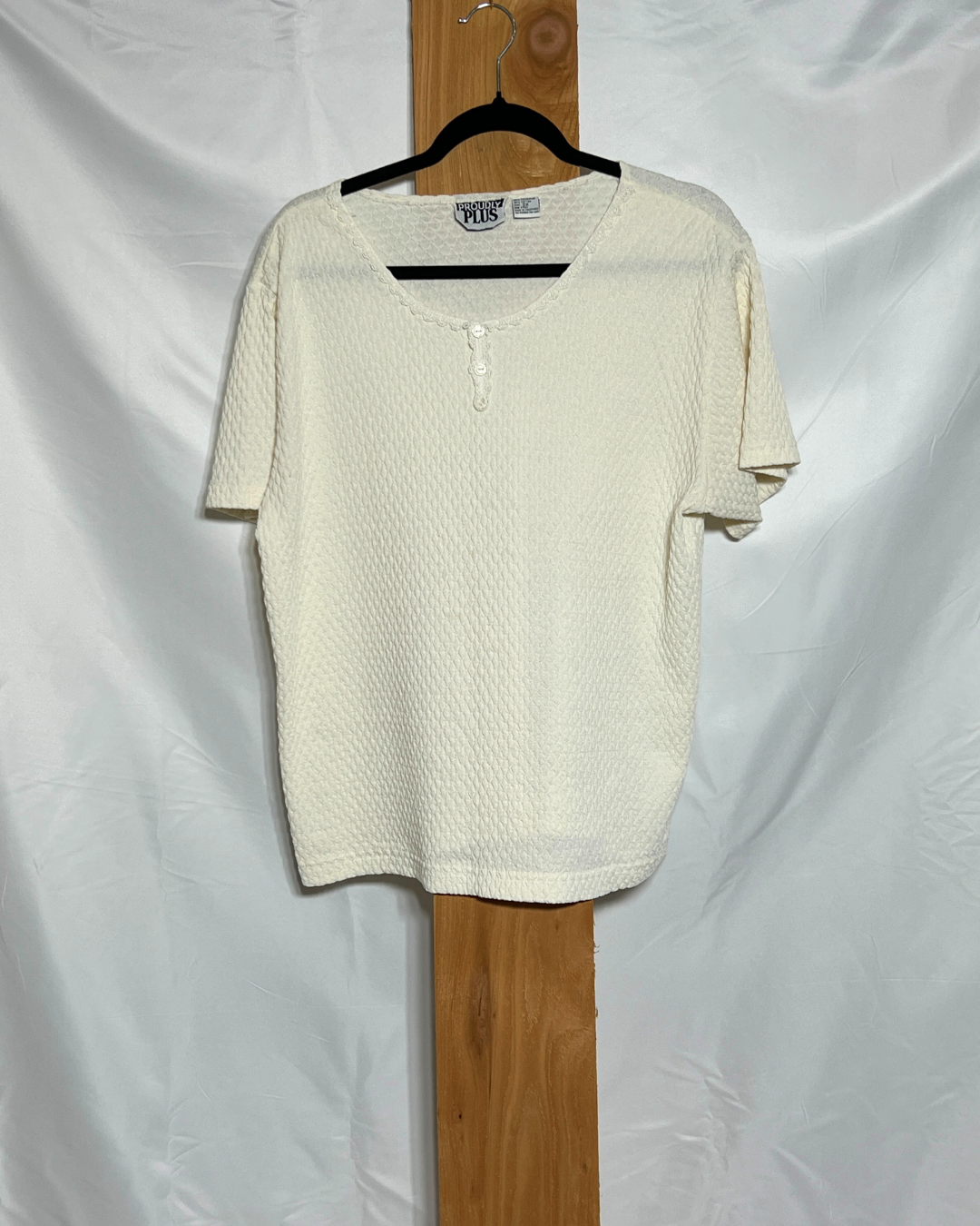 Perfectly Plus / Vintage Off-White Textured Henley T-Shirt / XL